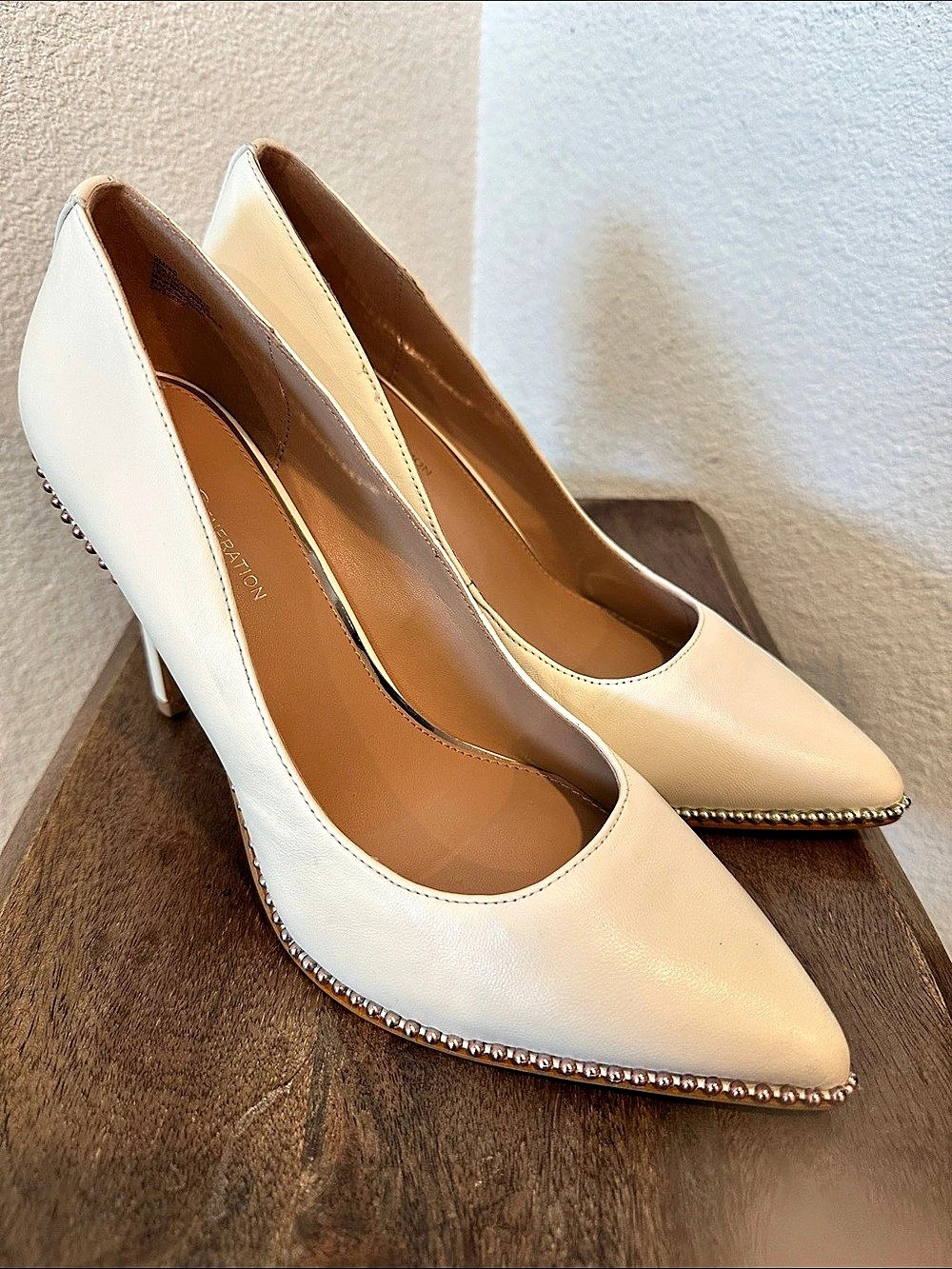 BCBGeneration Holli Pointed Toe White Pumps Women’s Size 9